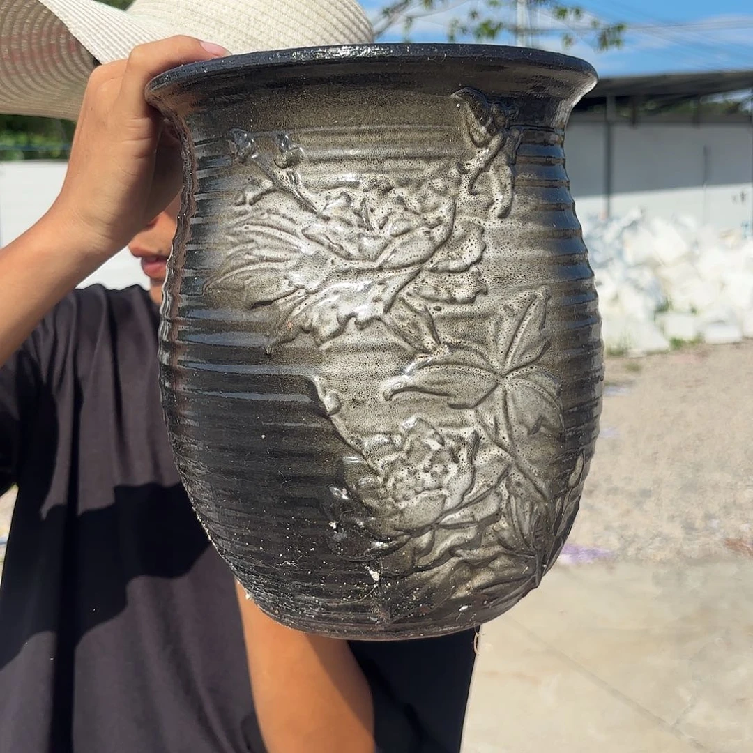 紫砂花盆黑蝶恋花口径20高度24