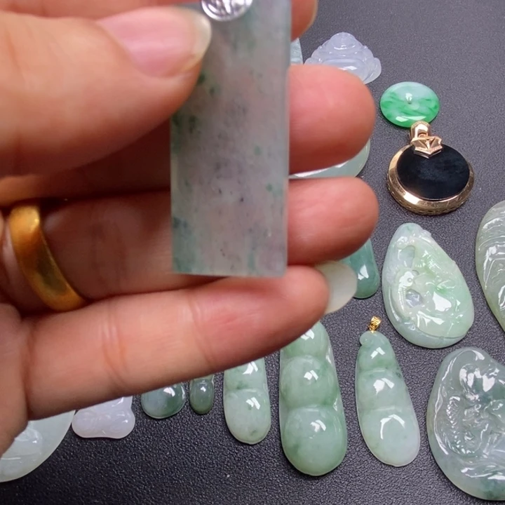 翡翠18K金镶嵌颈饰天然缅甸翡翠A货