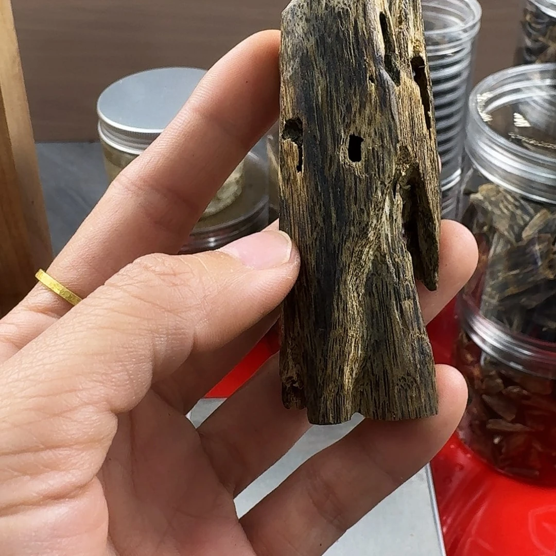 香料绿奇楠虫漏白棋18克