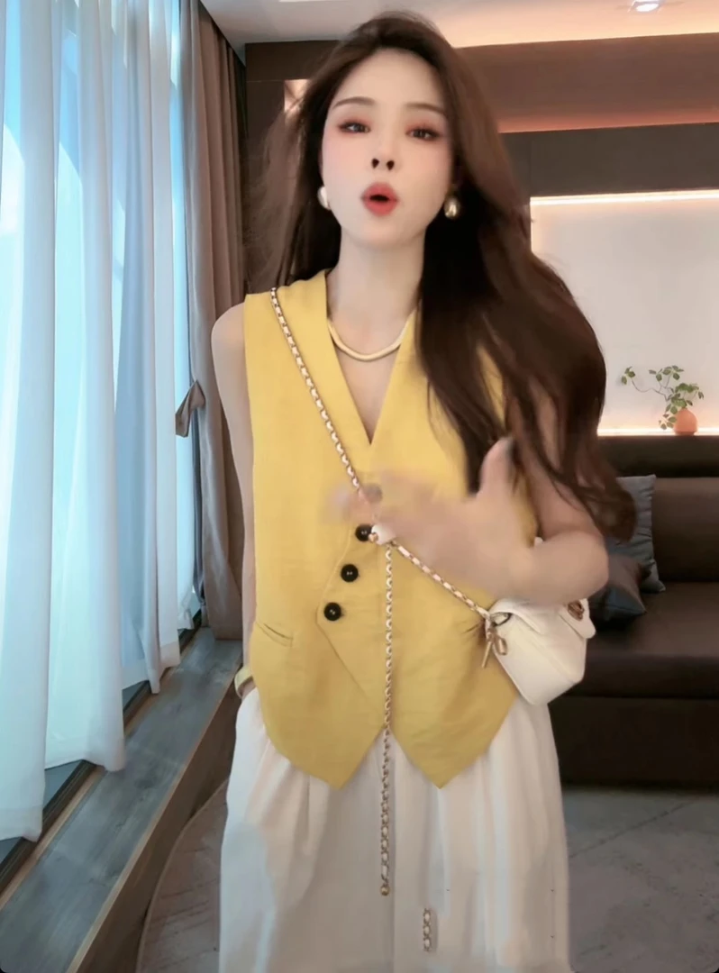 夏季新款洋气V领单排扣无袖背心衬衫女设计感显瘦休闲不规则上衣