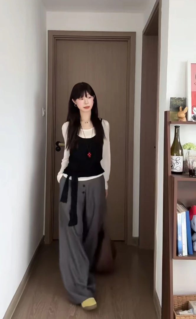 韩版设计感撞色长袖T恤女薄款针织衫拼接吊带背心假两件2025早秋