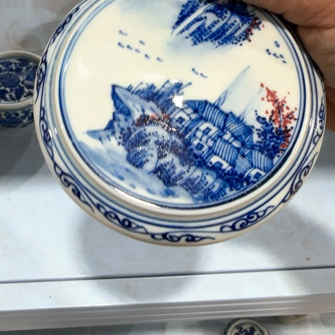 瓷片瓷器上还有两条长线上镌刻