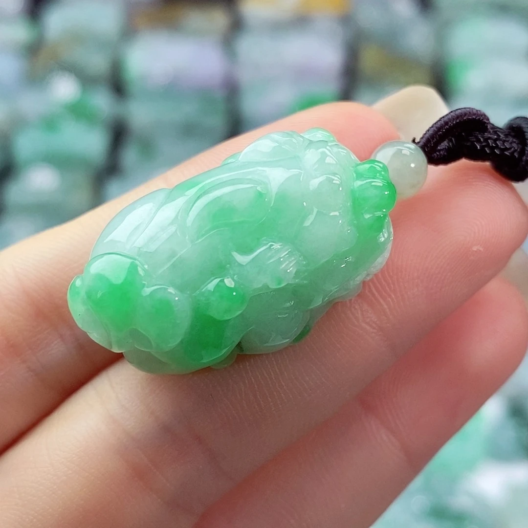 颈饰未镶嵌翡翠天然
