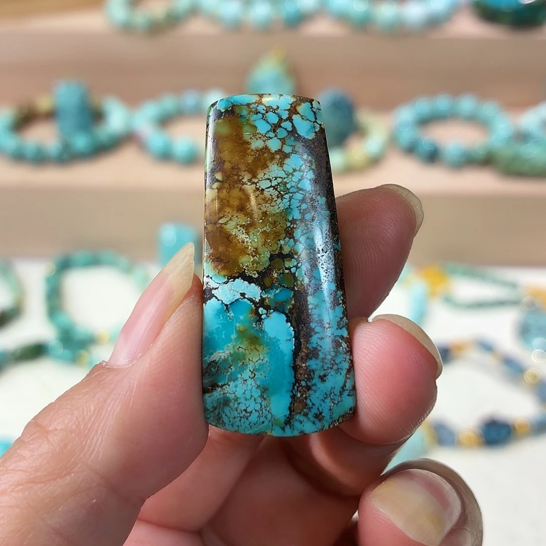 绿松石未镶嵌颈饰