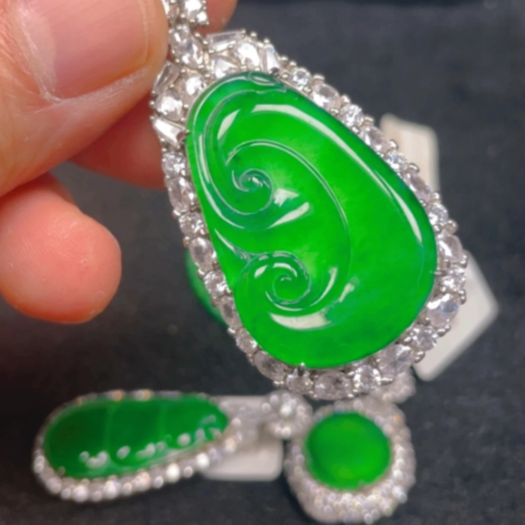 【闪购商品】颈饰银S925镶嵌翡翠吊坠