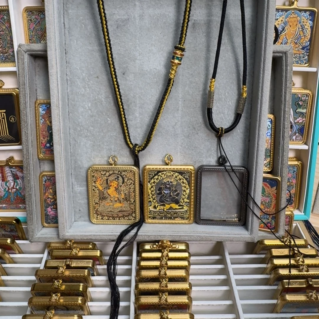 杨***、吊坠双面文殊黑老爷