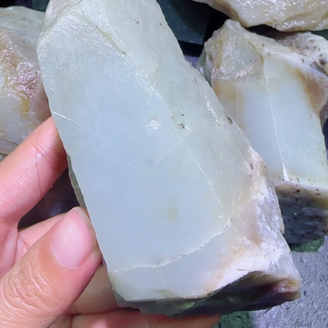 和田玉未镶嵌珠宝半成品