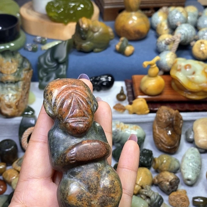 未镶嵌岫岩河磨玉（透闪石质玉）把件