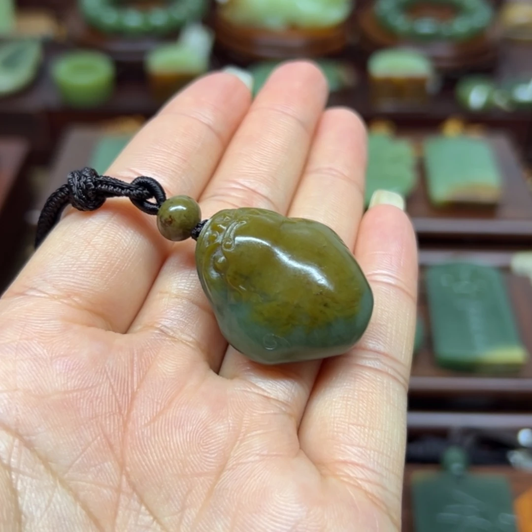 【闪购商品】颈饰未镶嵌岫岩河磨玉（透闪石质玉）金蟾