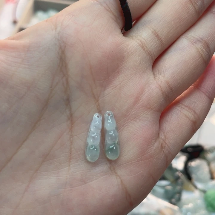 用***0翡翠未镶嵌颈饰A货翡翠不退不换