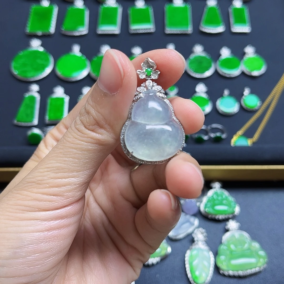 翡翠18K金镶嵌颈饰