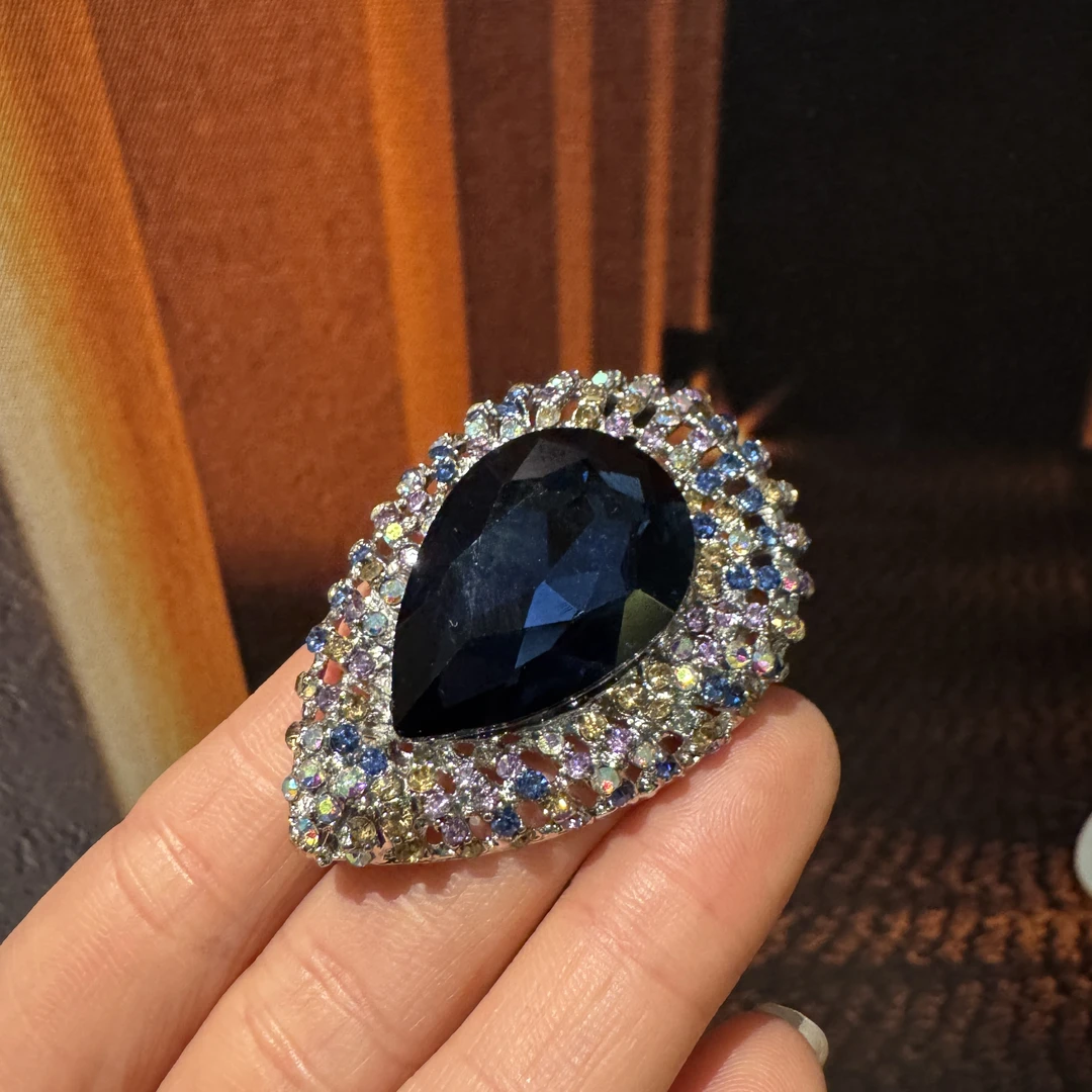 新款专场深海水滴别针皇冠配饰B56