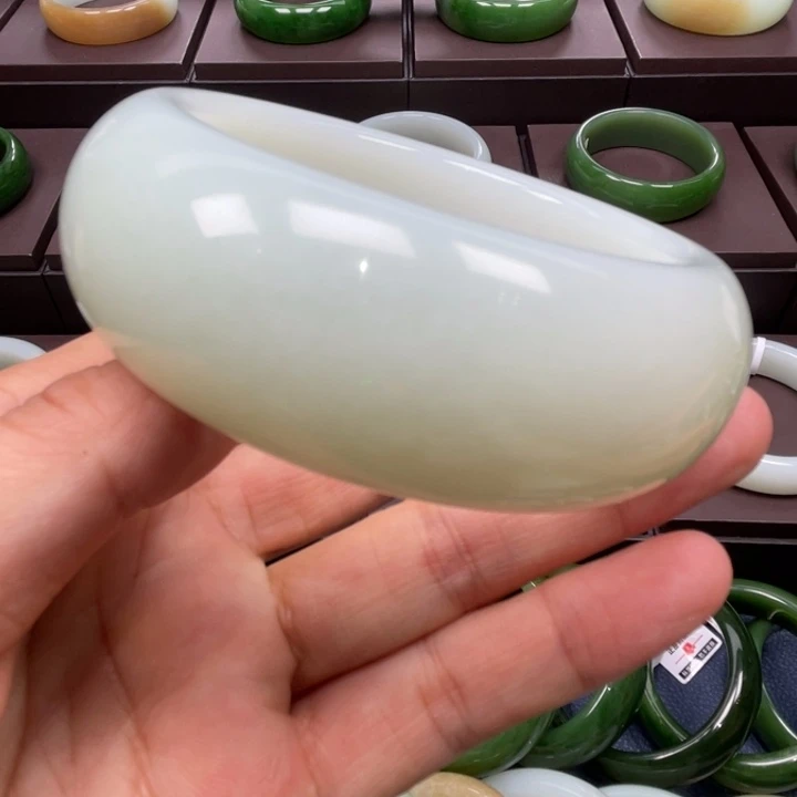 和田玉未镶嵌手镯