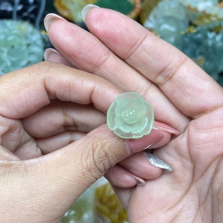 惜***花蛇纹石玉未镶嵌颈饰