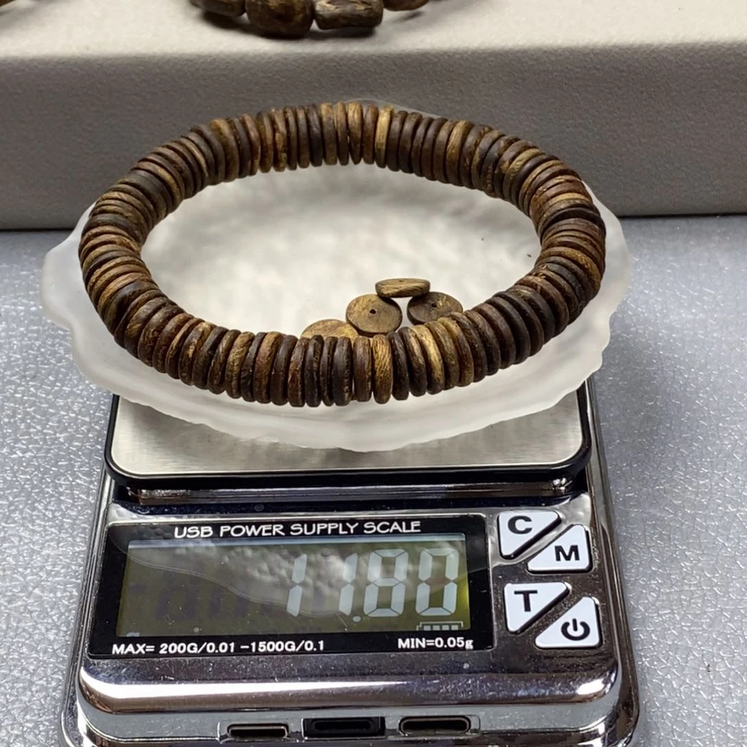 沉香沉香碎屑达拉干九九沉的11.6克，片片串