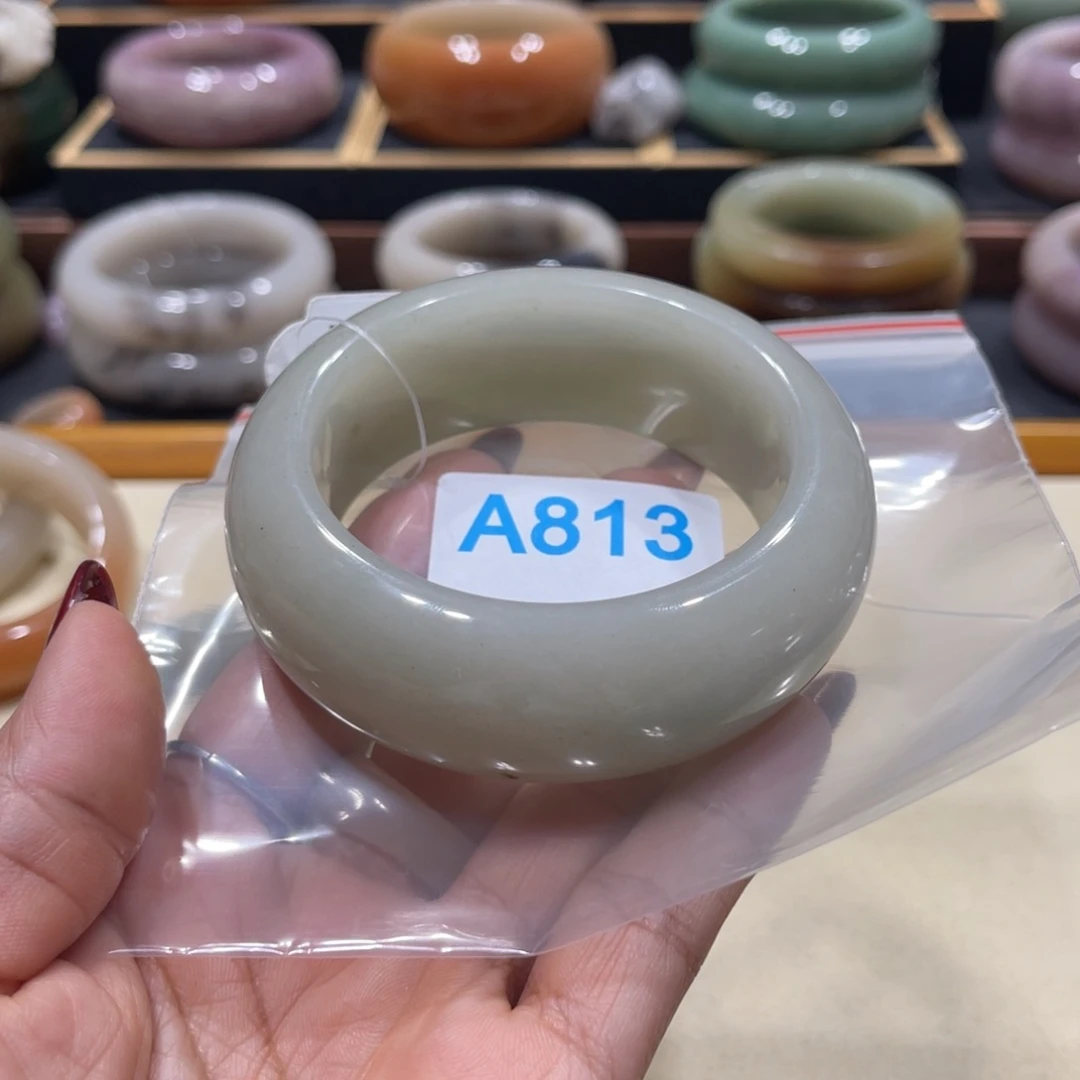 未镶嵌手镯石英岩玉