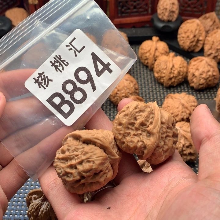 文玩核桃吊坠蛤蟆头