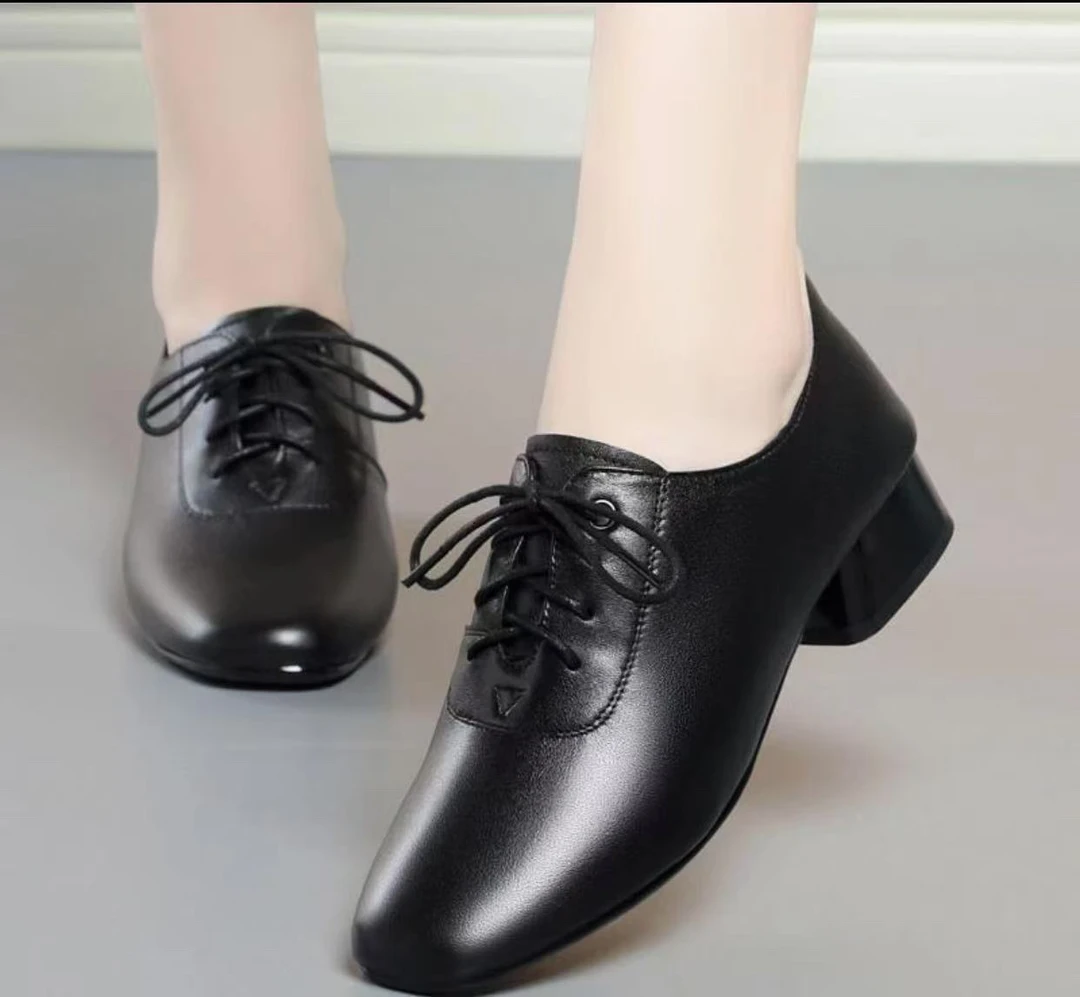 断码舞蹈女鞋真软皮鞋2025春秋季新款单鞋时尚女士鞋子妈妈鞋