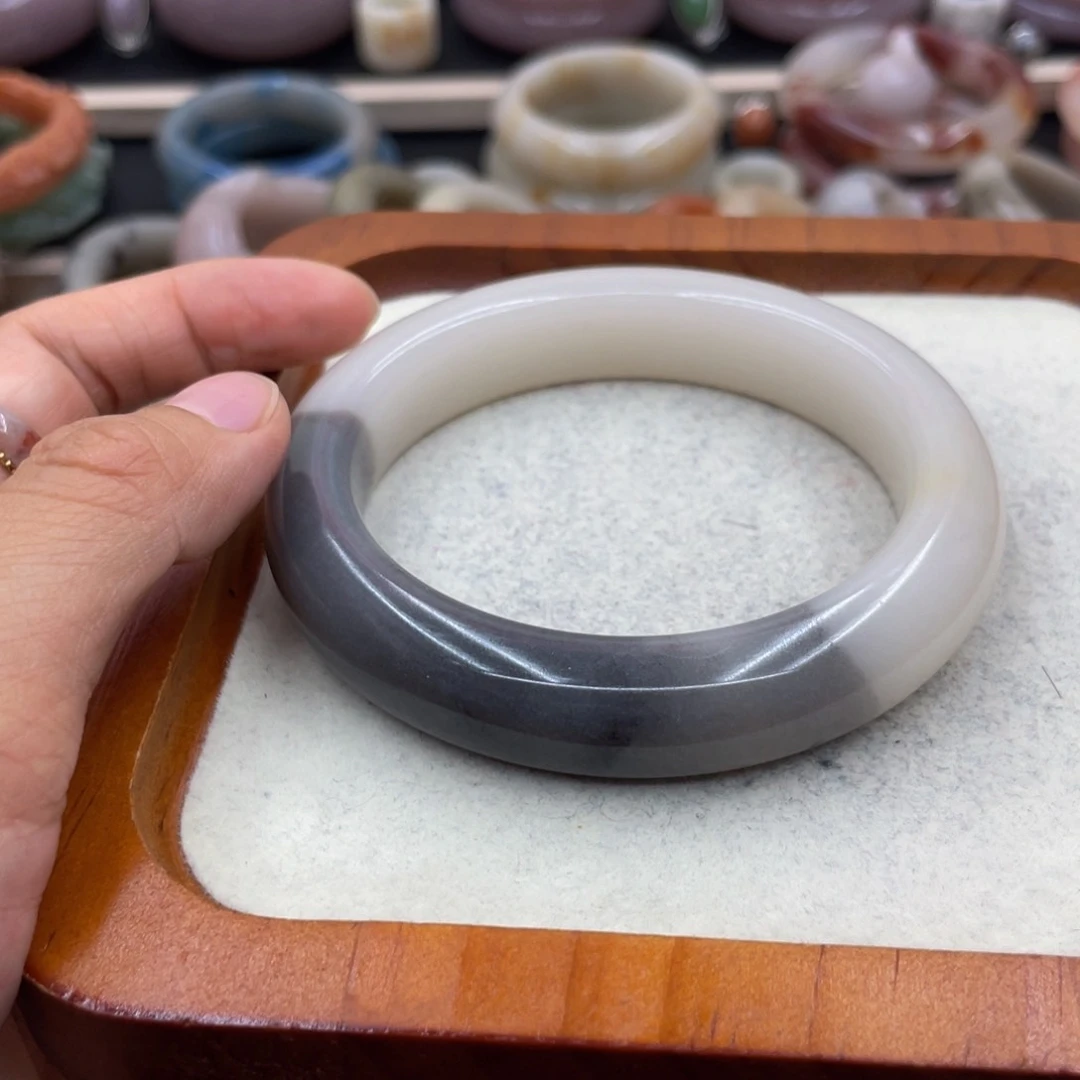 石英岩玉圈口齐全未镶嵌