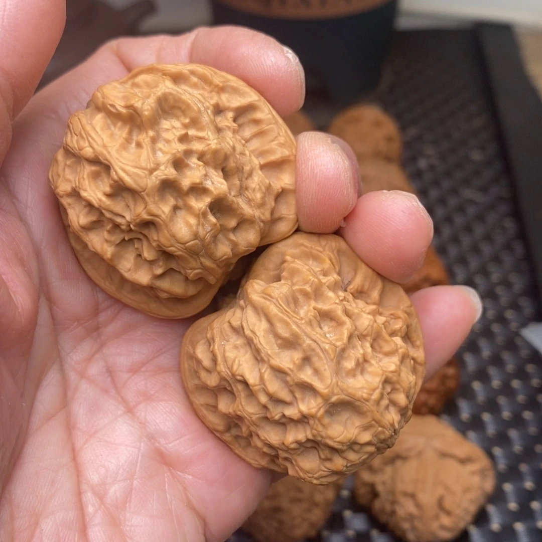 文玩核桃把件相****）野狼40