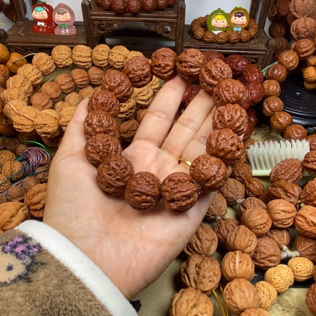 尤***队吊坠文玩核桃珊瑚八棱文玩核桃