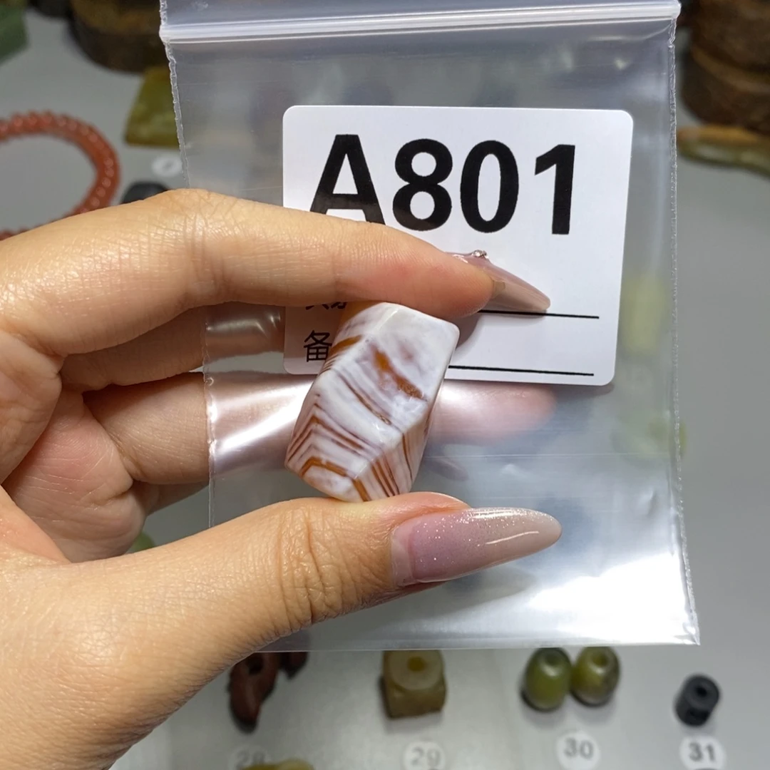 蛇纹石玉合金颈饰不**舟