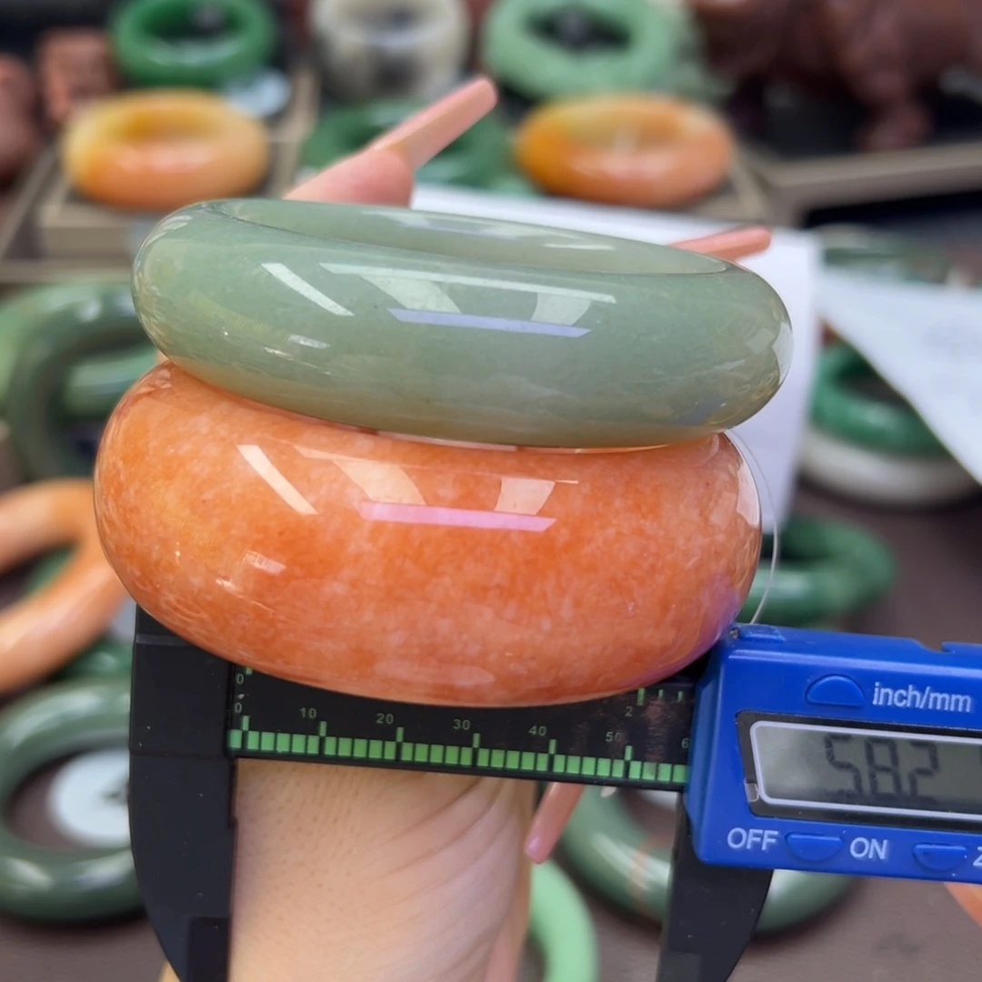 未镶嵌手镯石英岩玉