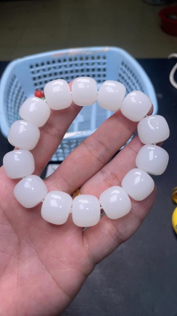 B365  16 老型脂白手串