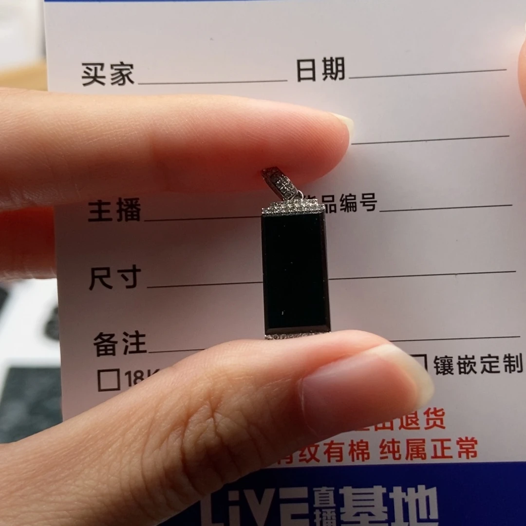 颈饰18K金镶嵌翡翠三**子吊坠