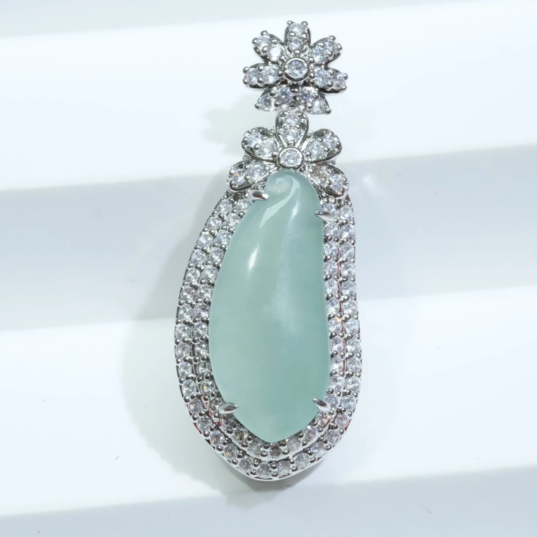 天然A货翡翠福瓜吊坠镶嵌百搭时尚高透轻奢多样性发货其一气质