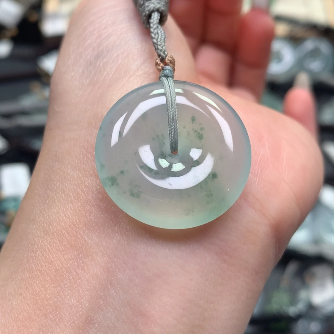 翡翠颈饰未镶嵌扣子