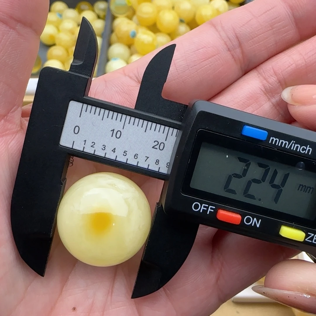 M****蜜蜡未镶嵌裸石微瑕白花珠子