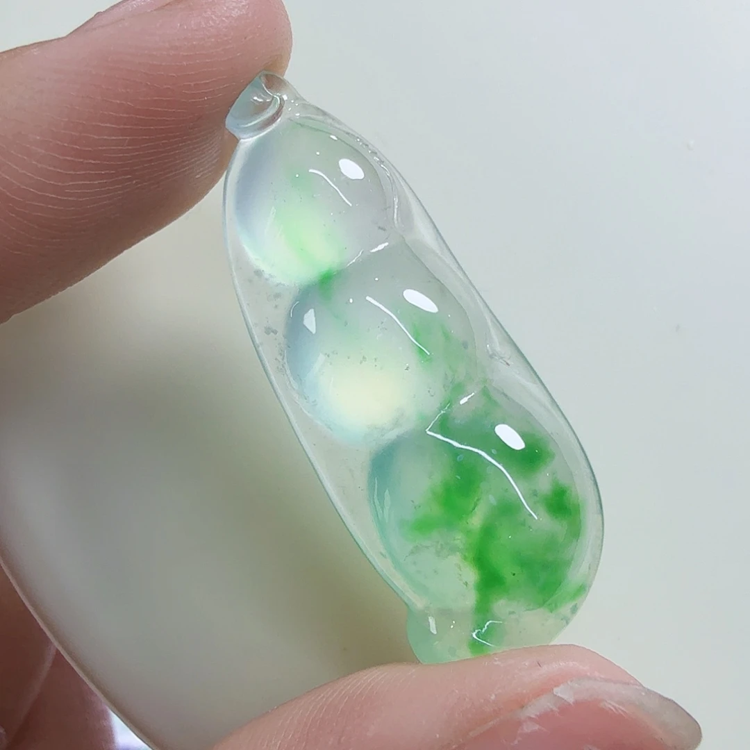 翡翠未镶嵌颈饰绿豆子