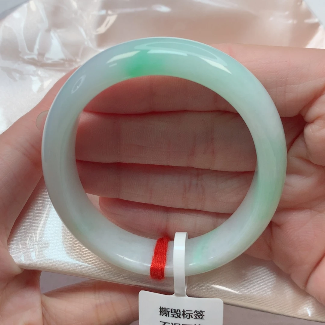 翡翠手镯未镶嵌56贵妃 白底青 细腻