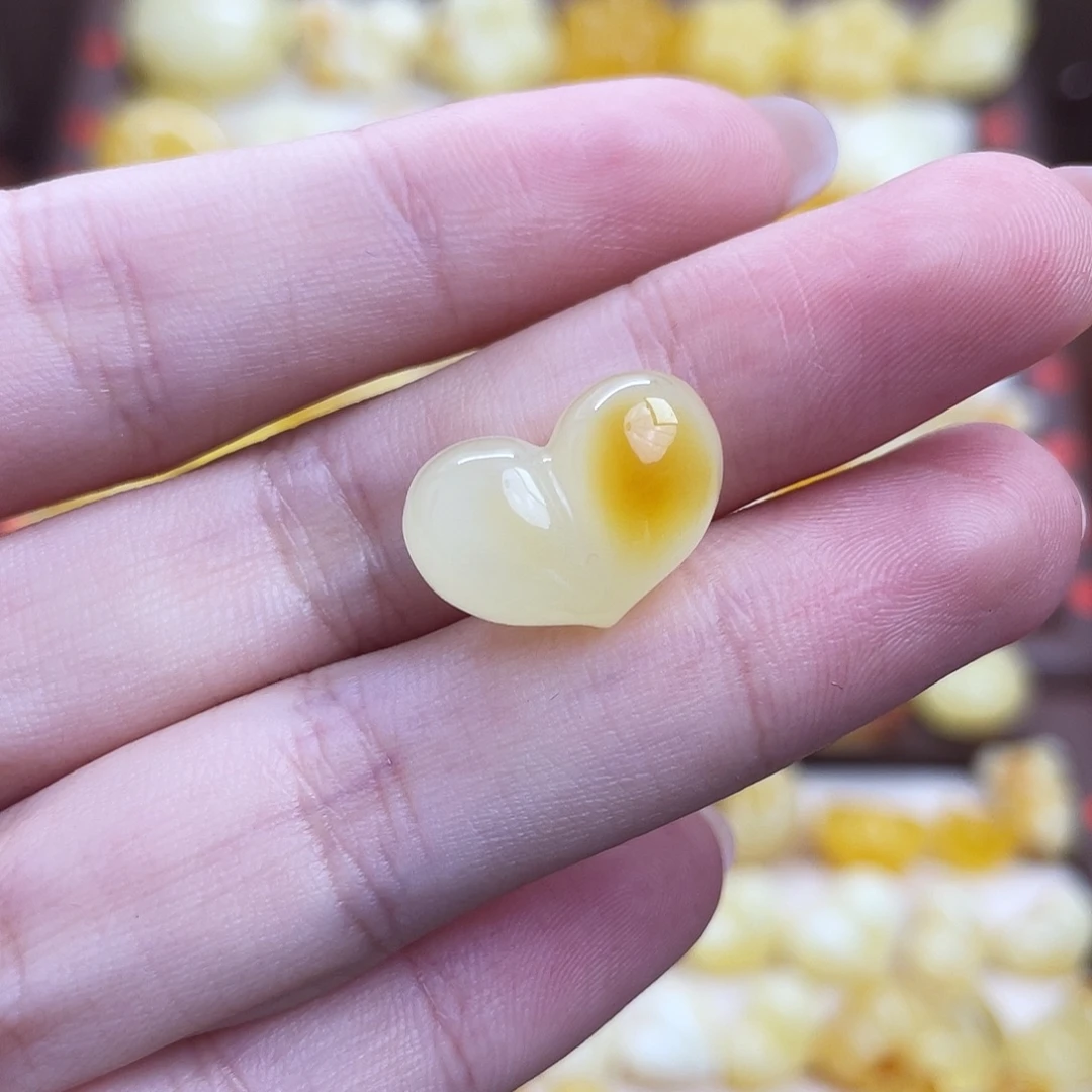 未镶嵌琥珀珠宝奇石屁桃