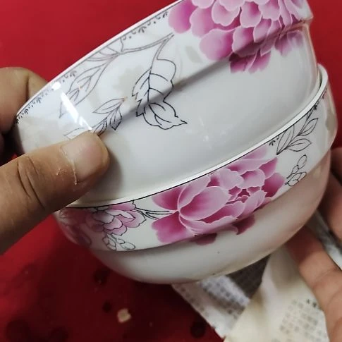 瓷片瓷片，各种摆件，均有瑕疵。沙锅！