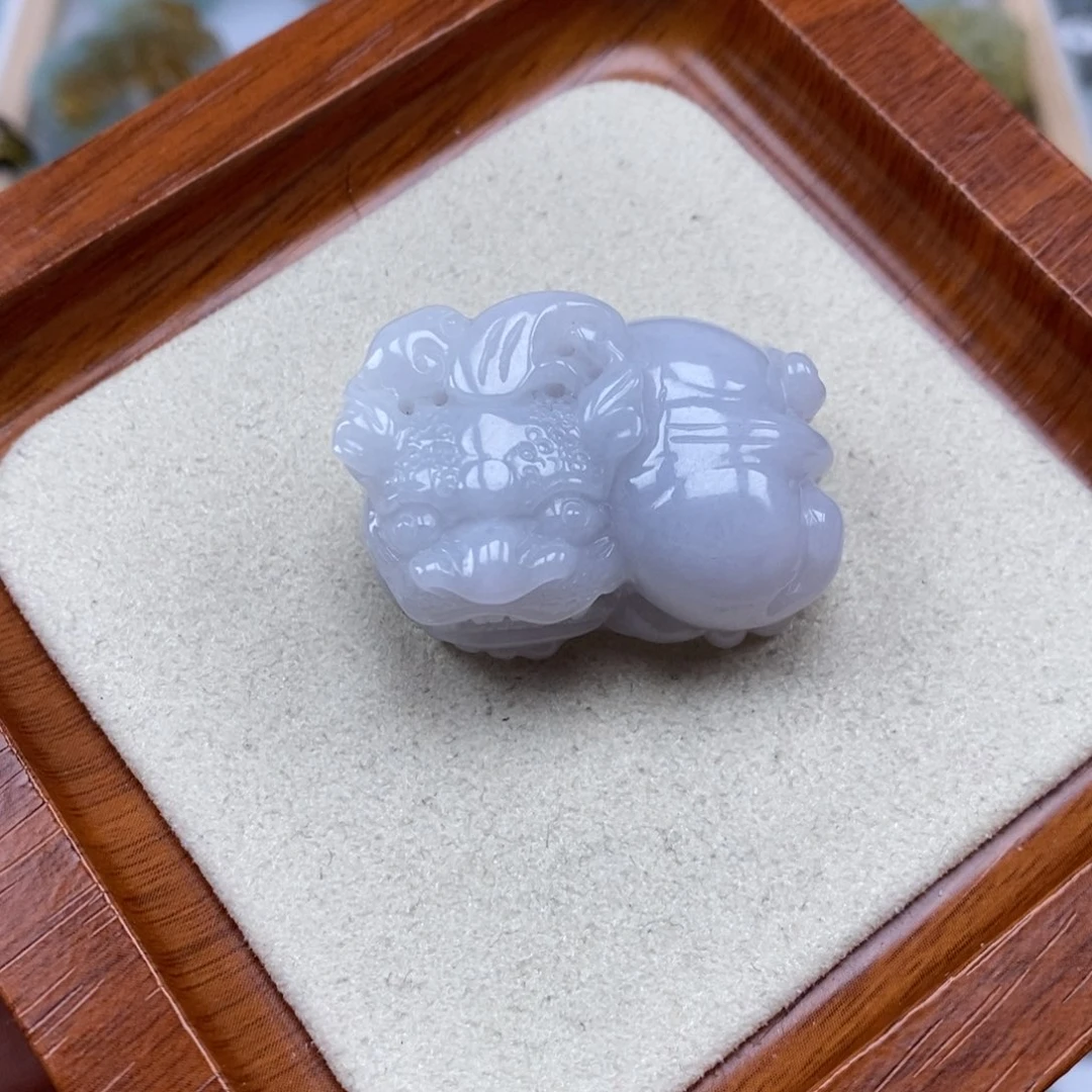 翡翠未镶嵌颈饰霸王貔貅