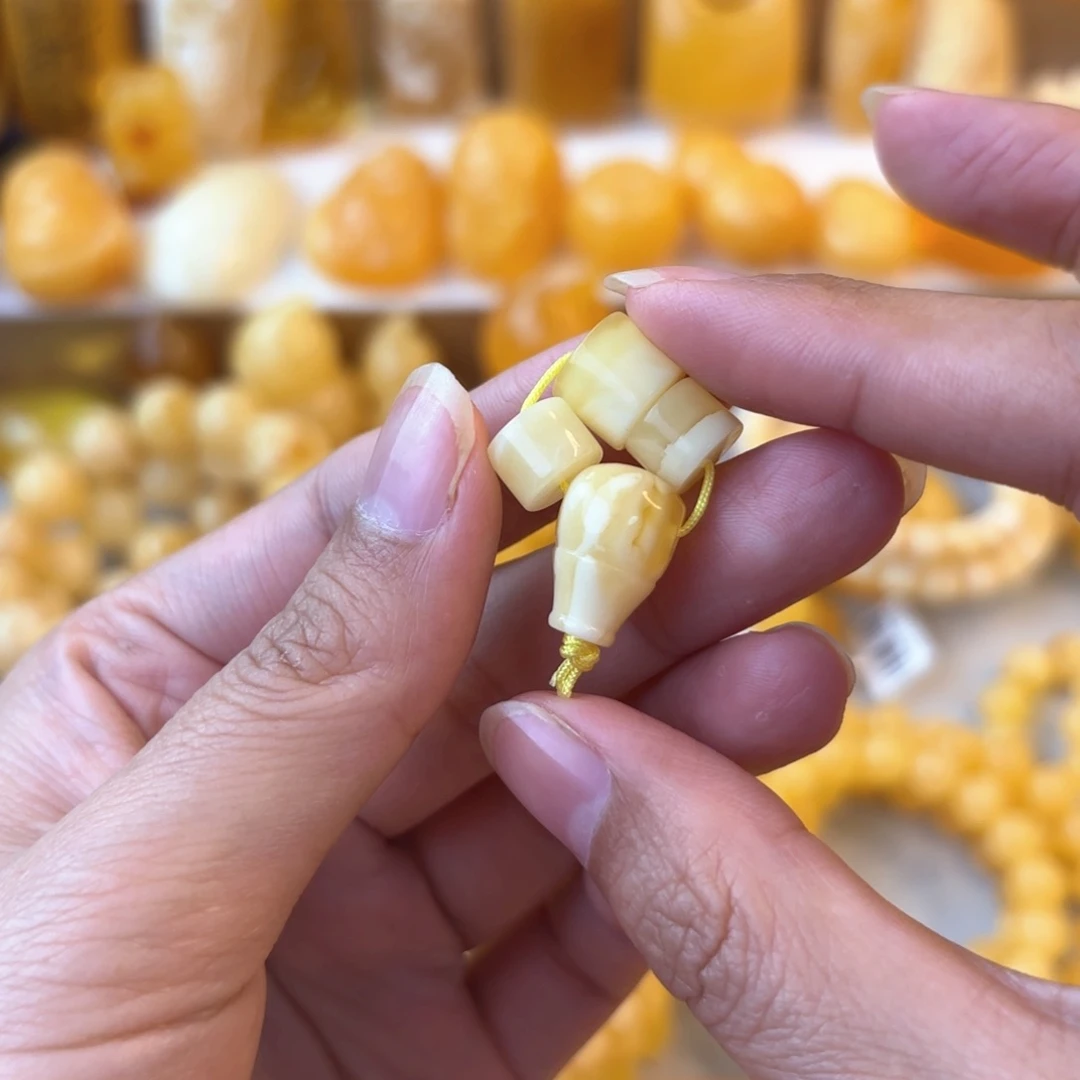 琥珀颈饰未镶嵌蜜蜡