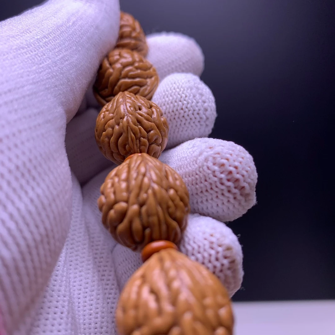 大肠肌肉纹桃核。钱袋子桩型，油性足纹理立体深邃外形独特