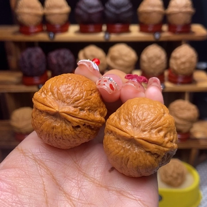 文玩核桃吊坠胖头陀2