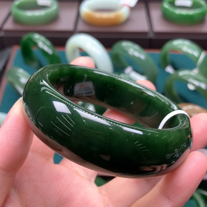未镶嵌手镯和田玉（碧玉）