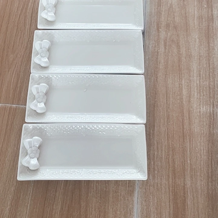 瓷蝴蝶结24厘米老货盘子两个