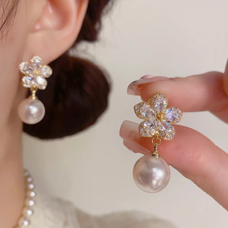 铜合金仿珍珠耳饰 轻奢高级感花朵珍珠耳坠气质甜美百搭超闪耳环