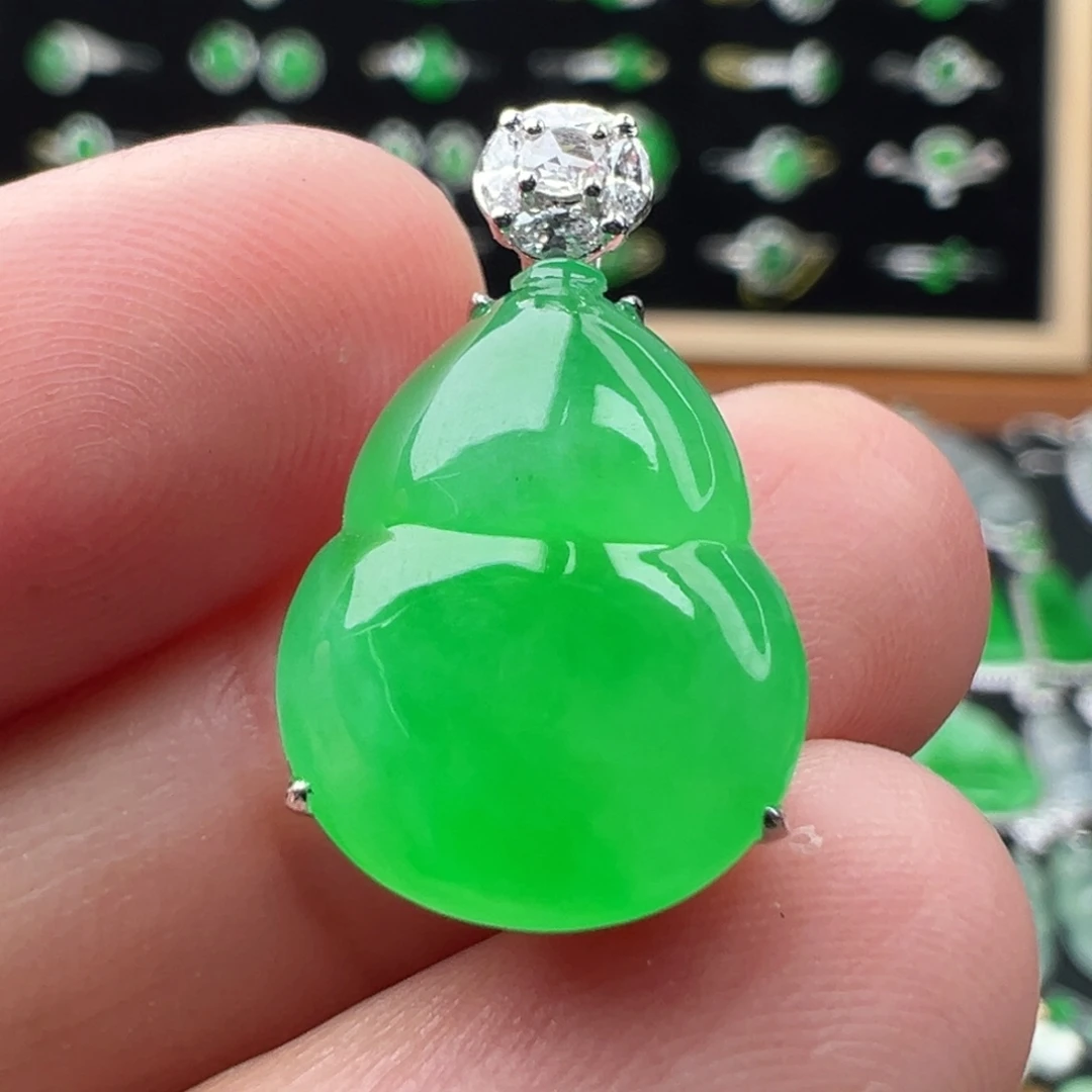 翡翠18K金镶嵌颈饰葫芦22