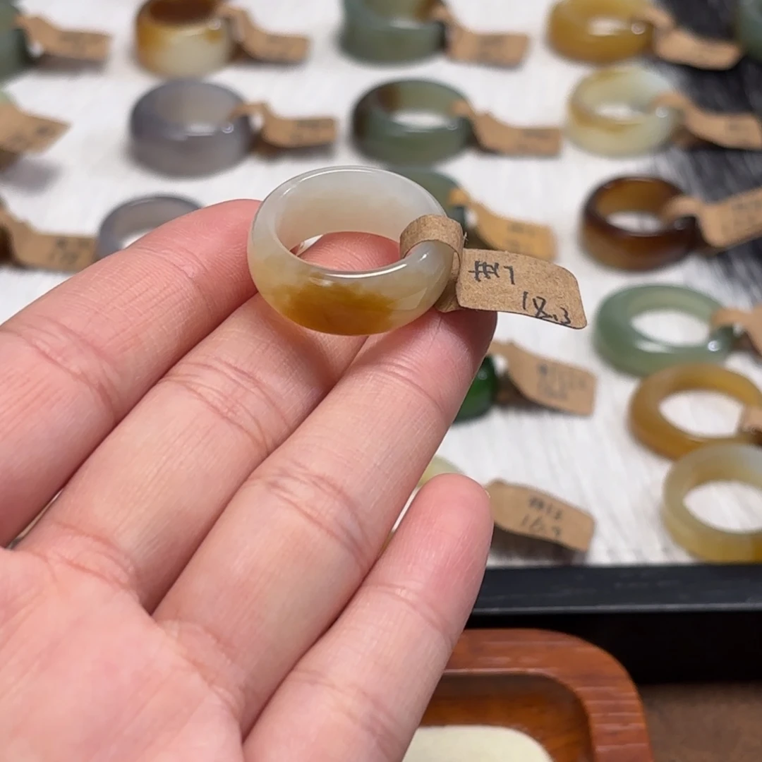 和田玉未镶嵌戒指直径18.3 有棉