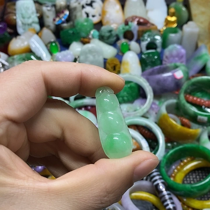 颈饰未镶嵌翡翠官方正规运回血放漏