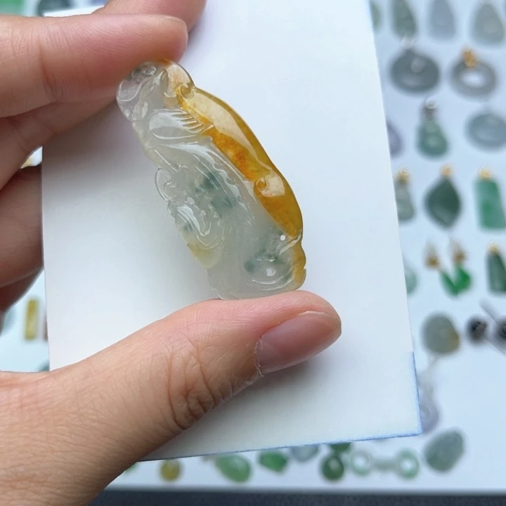 翡翠未镶嵌颈饰三彩凤凰