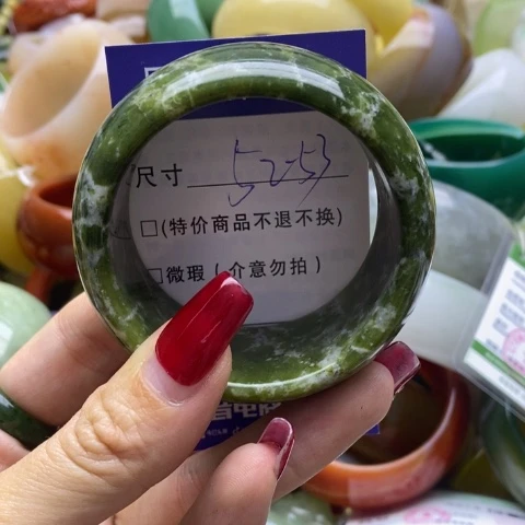 蛇纹石玉手镯未镶嵌