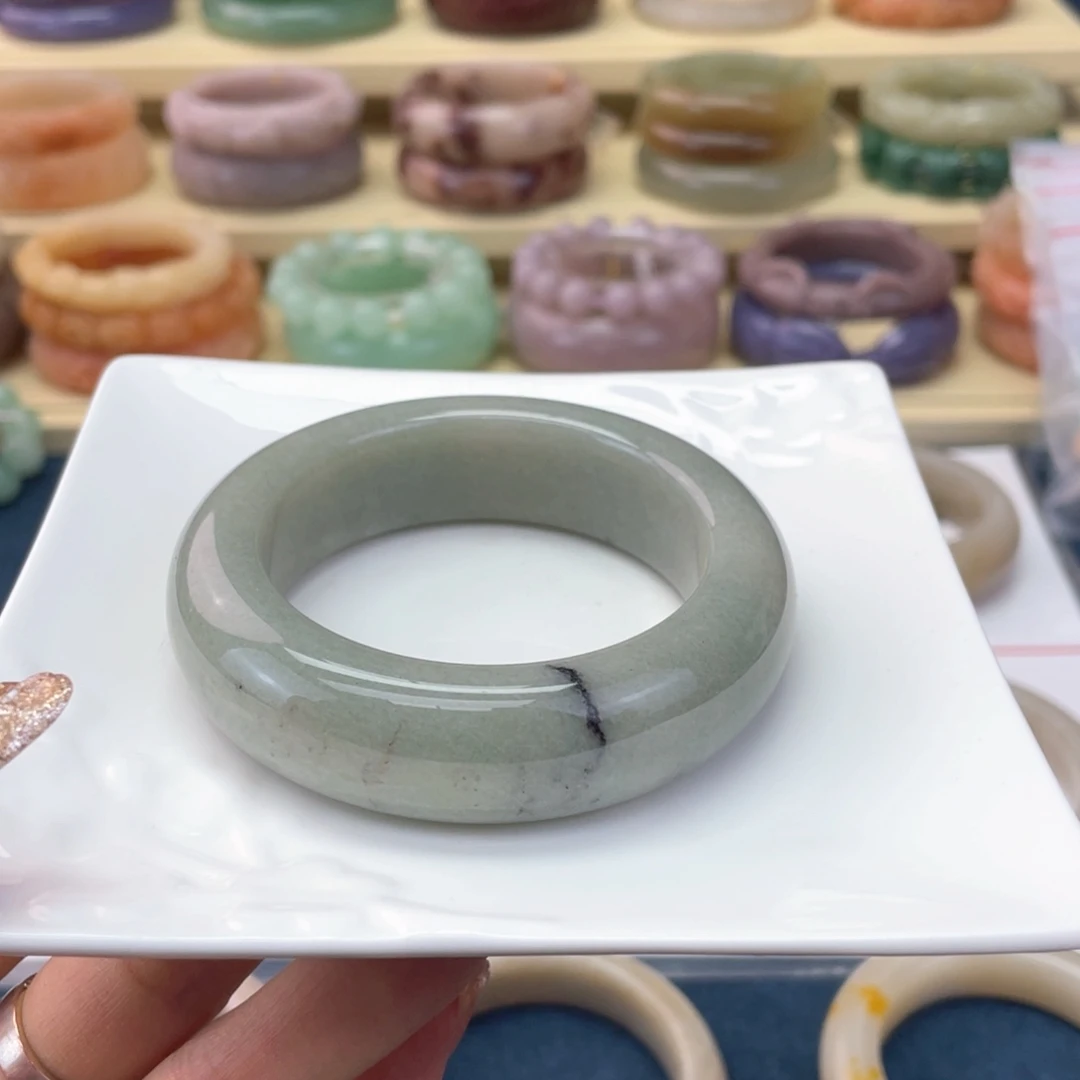 石英质玉未镶嵌手镯