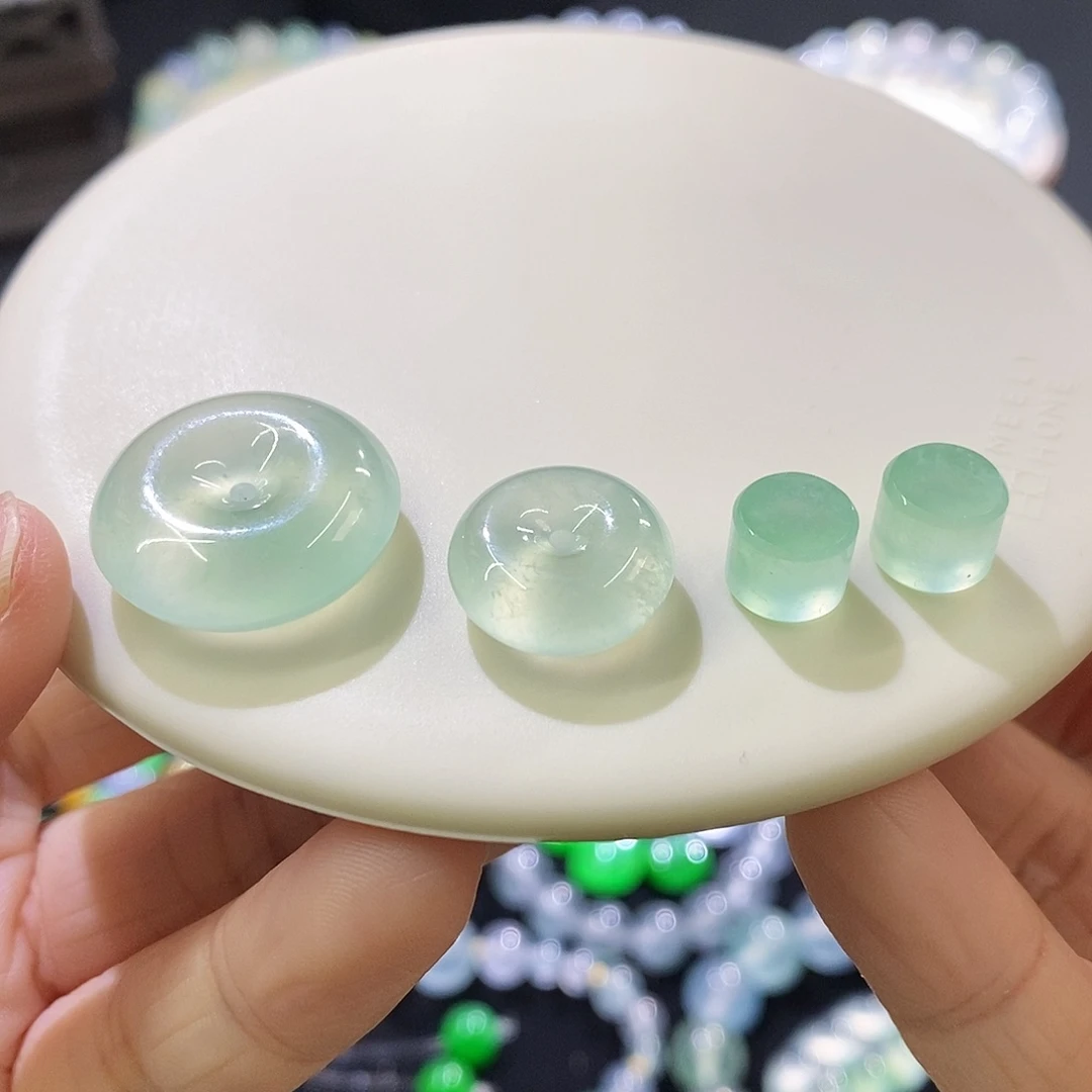 未镶嵌挂件翡翠一套